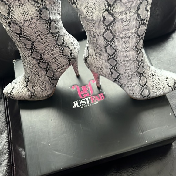 BNIB JF Printed Tall Boots - Picture 10 of 12